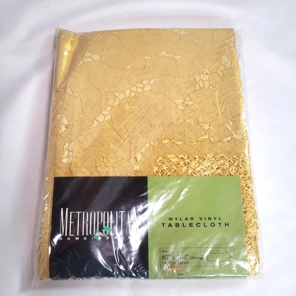 NIP Gold Mylar Vinyl Tablecloth Oblong 60" by 104" Lace Pattern - Picture 1 of 6